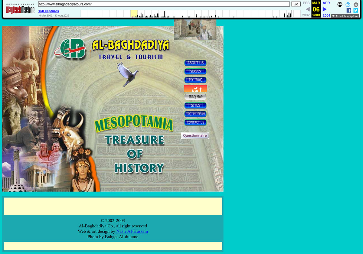 الصفحة الرئيسية لموقع albaghdadiyatours.com كما حُفظت في أرشيف الإنترنت عام 2003، ويظهر في فوترها © 2002-2003 Al-Baghdadiya Co. وتصميم Nasir Al-Hussain